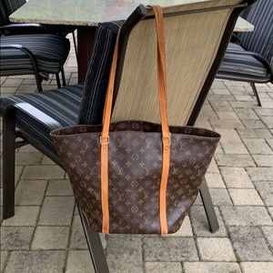 Louis Vuitton shopper